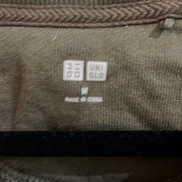 Uniqlo crew neck - Picture 2 of 3